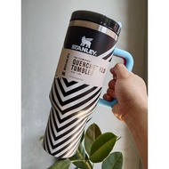 40oz quencher tumbler with box and straw