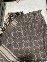 Gucci 方形頸巾