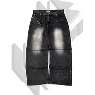 Black wash fading jeans