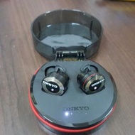 ONKYO W800BT Bluetooth headphones