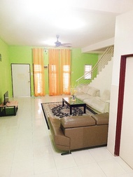 Rumah  m² dengan 5 bilik tidur dan 3 bilik mandi peribadi di Johor Bahru (1000 Dinar Homestay)
