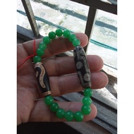 9 eye and ruyi tibetan dzi beads with jadeite beads 8 mm.