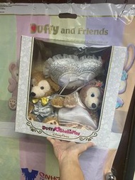 香港迪士尼樂園 Duffy Shelliemay 婚紗 公仔 玩具 *( A架 )