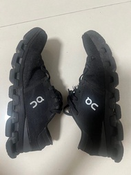 On Cloud X 4 跑鞋，黑色，EU 39碼