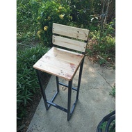 เก้าอี้ไม้ ขาเหล็ก DIY อเนกประสงค์ มีที่พักหลัง ที่นั้งกว้าง 30x30 ซม. สูง 70 ซม. หน้าไม้เคลือบด้วย ยูรีเทน แข็งแรงทนทาน