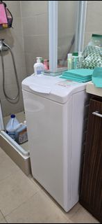 白色頂揭式洗衣機