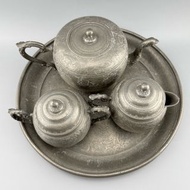 清末 潮陽顏和利外銷錫刻花鳳凰茶具四件套 盤31.5厘米，茶壺高13厘米，長25