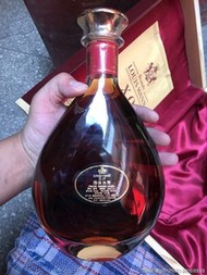 高價收購：路易十三（Louis XIII）、軒尼詩(Hennessy)、馬爹利(Martell)、人头马(Remy Martin)、秩父、藍帶、雅文邑 、干邑 ,長頸Fov、名仕、卡慕 XO、白蘭地、