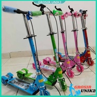 SCOOTER 3-WHEEL CHARACTER IRON CHILDREN'S SCOOTER 4-Color Children's Scooter