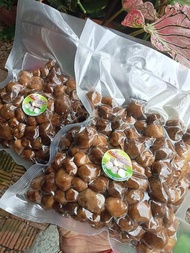เห็ดเผาะเห็ดถอบหนังอ่อนร้านน้องบี เน้นเนื้อไม่ใส่น้ำ แพ็คสูญญากาศอย่างดี น้ำหนัก 500 กรัม 450 บาท