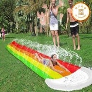 新款戶外草地噴水墊噴水滑水道玩水玩具水池吸水充氣墊三人戲水劃