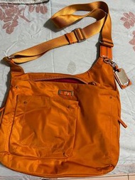 TUMI粉橘側背包