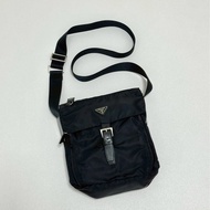 Prada降落傘郵差包