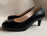 รองเท้าคัทชูผู้หญิง ส้นสูง 2.5 นิ้ว หัวมน สีดำ ไซส์เล็ก ไซส์ใหญ่ ไซส์มากถึง 16 ไซส์ ไซส์ 33-48 ราคา 350 บาท