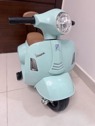Vespa Tiffany blue colour電單車