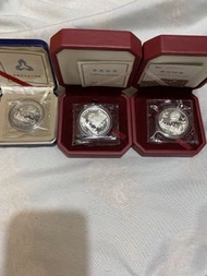 一套香港回歸紀念銀幣，全部靚品，一套三個1995，1996，1997，售價2200