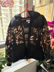 Columbia 黑色印花羽絨外套 S 碼