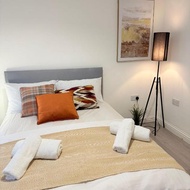 โรงแรม Warm & Comfy Double Room Very Close To Town Centre - Luton