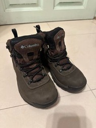 Columbia 行山鞋
