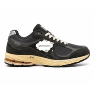 NB 2002R BLACK DARK GREY SNEAKERS