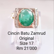 Cincin Perak 925 Batu zamrud Original . Bersaiz Batu Original. Harga seperti dalam gambar. Batu zamrud Asli.