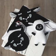 套裝：綿羊毛巾、搖鈴玩具、假人支架