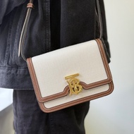 Burberry 巴寶莉 TB Logo 麥芽色 帆布 棕色 牛皮拼色 小號 斜背包 單肩包 ｜專櫃 65,300