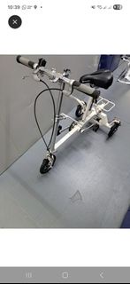 銀色摺疊三輪車