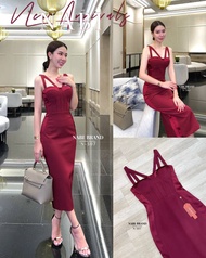 NABI เดรสยาวสีแดงทรงเข้ารูปดีไซน์ โครตหรู แทบด้านข้างและอกแต่งด้วยผ้าเงา
