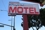 卡普里汽車旅館 (Capri Motel)