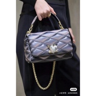 Consistent Pattern Details Consistent to One Sliding Detachable Chain Lock Opening and Closing Origi