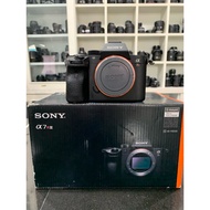 SONY A7 R iii. Equipment Battery Charger Strap