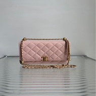 99新香奈兒/Chanel woc 雙金珠 woc 櫻花粉尺寸約：19 × 11成色超級好