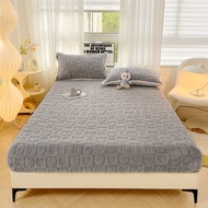 Sprei Aesthetic Anti Geser Motif Love Timbul Bahan Bludru Grade High