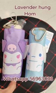 獨家造型傘套：附帶與角色對應（酷洛米、大耳狗喜拿）的寬口拉鍊筆袋式傘套，上方配有精緻的愛心形金屬登山吊扣，方便掛在手袋上。

頂級防曬規格：具備 100% 完全遮光率、100% 抗紫外線（UPF50+