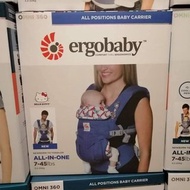 💟Hello Kitty Ergobaby Omni全階段型四式360嬰兒揹帶💟
✅結構式讓寶寶在四種背法中，都以符合人體工學(M型腿C型背)的姿勢坐著。腰部調整扣讓父母可以調整到最適合不同大小的寶寶