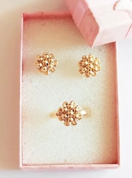 10k gold jewelry set with flower design