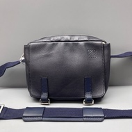 Loewe  羅意威 深藍色荔枝紋郵差包 尺寸26*17