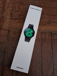 Samsung Galaxy Watch 4 三星智能手錶100％全新 未開盒