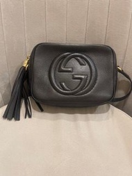 GUCCI Soho Disco 保證正品雙G浮雕小牛皮流蘇相機包(黑色)