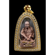 龍婆坤自身 草藥 Lop Lor 佩戴型小金身 置入9支真金符管 師傅聖髮 袈裟 
最高端版本 市面很少