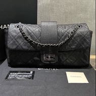 全配Chanel 2.55扣黑色荔枝皮法棍包鏈條包。成色好還全配。好看