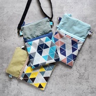 旅行防水斜背手機袋_三角格