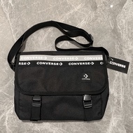 CONVERSE กระเป๋าสะพายสไตล์เกาหลีผู้ชาย Logo Repetitive Messenger Bag l รุ่น 1275 (2สี)