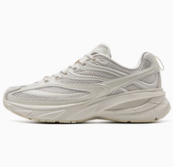 XTEP Basque 2.0丨Dylan Wang สไตล์เดียวกันนุ่มยืดหยุ่นเท้ารู้สึกที่มองไม่เห็นรองเท้าผ้าใบเพิ่มความสูงส