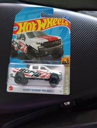 Hot wheels 19 CHEVY SILVERADO TRAIL BOSS LT