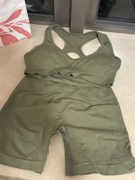 Alphalete Amplify Sports Bra & Shorts Set