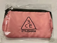 🎊出清免運❤️正韓 3CE 三角立體小物包、化妝包（草莓牛奶粉）