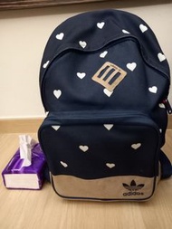 Adidas backpack背囊。