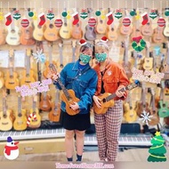 又到左深夜出post嘅時候🌙 又到聖誕又到聖誕🎅🏼今日兩位戴晒聖誕口罩嘅双生姊妹👯‍♀️我都有買不過未載😷帶來嘅就係Enya KaKa單板Ukulele啦🎸樣又靚性價比又高✨ #HSH_Enya #H